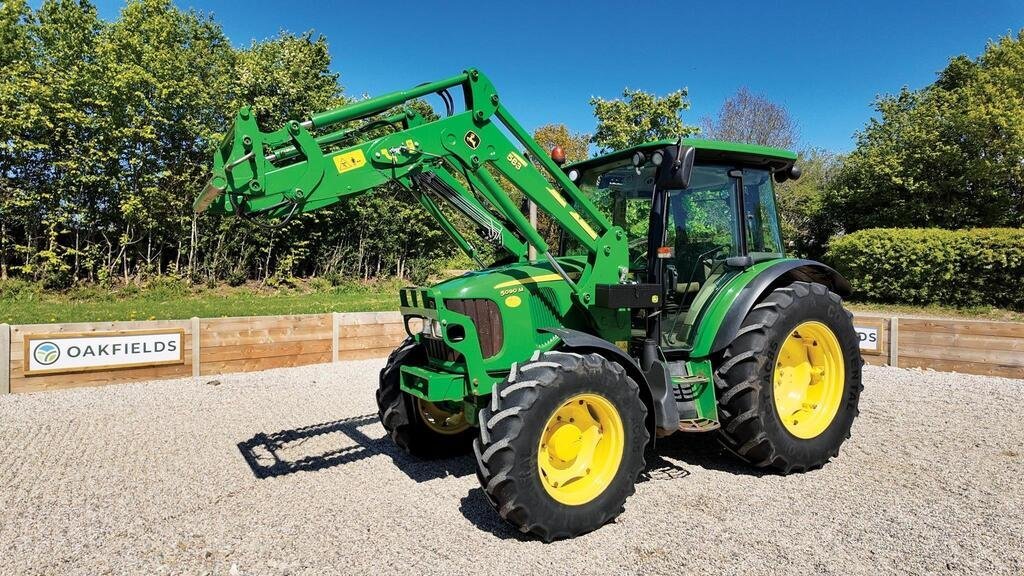 2011 John Deere 5090M - Image 3